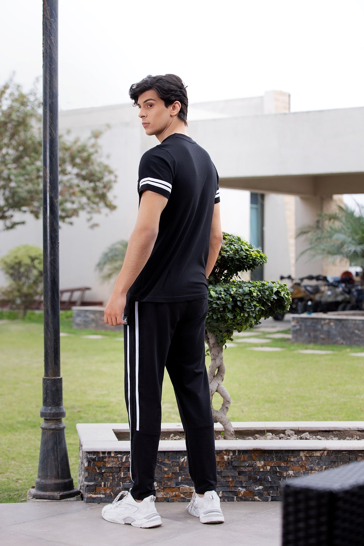 BLACK BREAK STRIPE DETAIL TRACKSUIT